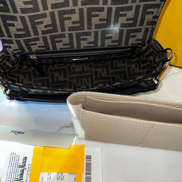 Fendi baguette 
Brown FF jacquard fabric bag - Picture 9 of 16